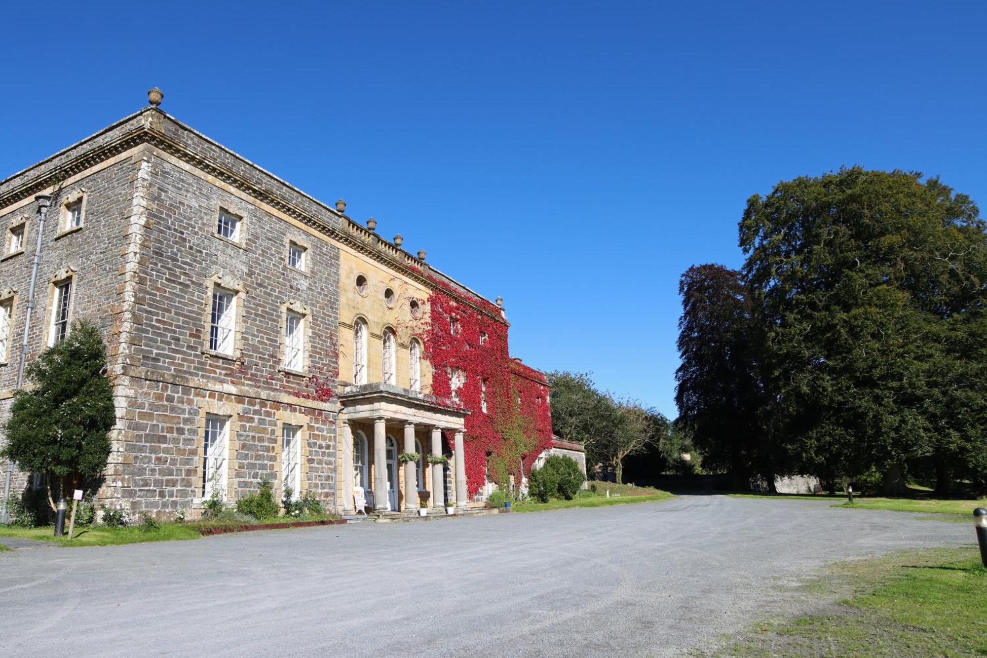 آبيريستويث Plas Nanteos Mansion المظهر الخارجي الصورة