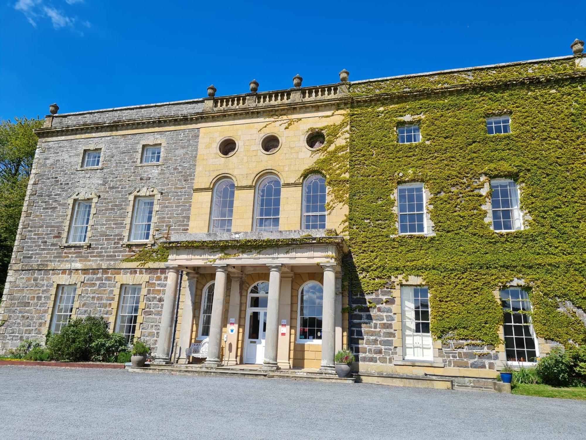 آبيريستويث Plas Nanteos Mansion المظهر الخارجي الصورة